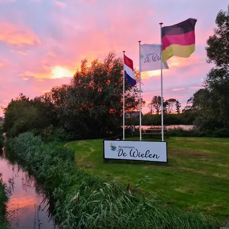 516 Op Recreatiepark De Wielen Feriehus Sint Maarten